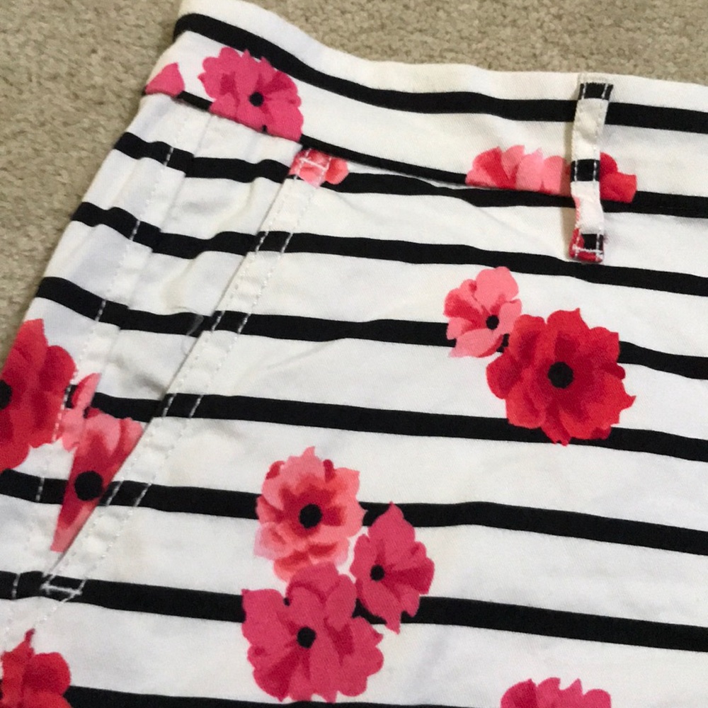 Shorts - Picture 2 of 6